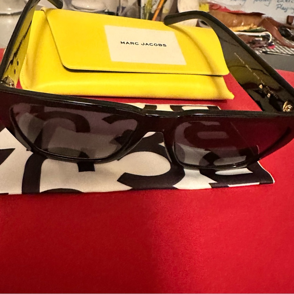 Marc Jacobs Black Sunglasses with Bright Yellow Case - Picture 4 of 4
